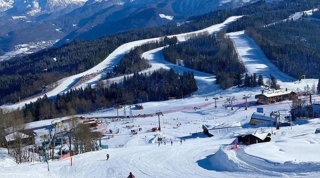 Открытие трасс в Сочи отложено из-за сложной лавинной обстановки