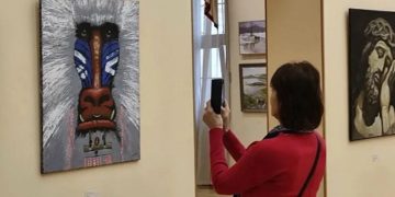 В Сочи открылась выставка современной живописи «Академические линии»