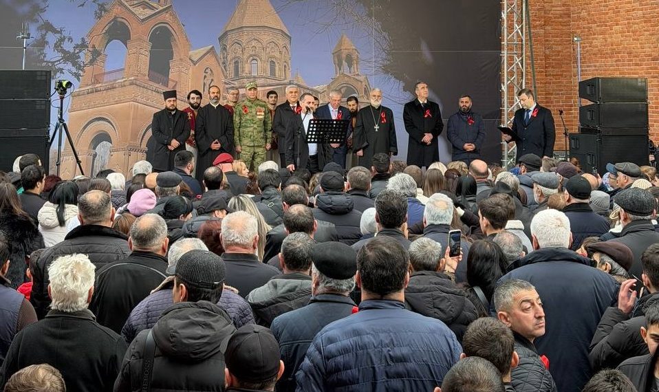Депутат Заксобрания Кубани Арменак Тозлян провел акцию в защиту единства Армянской Апостольской церкви