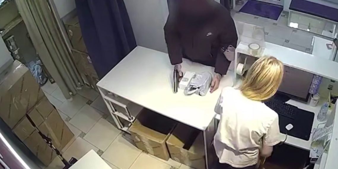 Краснодарца задержали за дерзкий разбой в пункте выдачи заказов