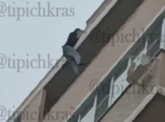В Краснодаре полиция поймала «обдолбанного» альпиниста у соседей на балконе