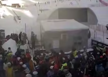 Очереди у подъёмников на Красной Поляне в Сочи растянулись до полутора часов