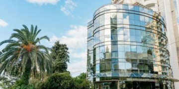 Административное здание в «золотом треугольнике» Сочи продают за 1 млрд рублей