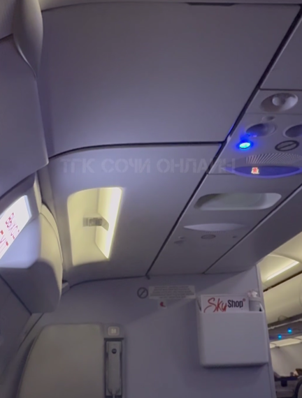 «Аэропорт Сочи закрыт надолго»: пассажир рейса сообщил о переносе вылета