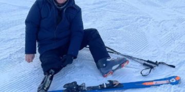 Раненый офицер из Сочи выжил после 6 дней в подвале и встал на лыжи с протезом