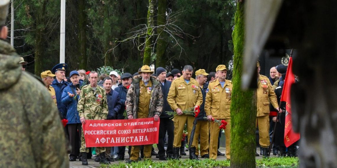 Сочинцы возложили цветы к мемориалам воинам-интернационалистам