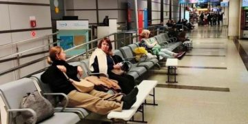 В аэропорту Сочи утром 24 февраля задерживаются более 120 рейсов после атаки БПЛА