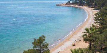 Кондратьев попросил исключить восемь галечных пляжей Анапы из зоны ЧС