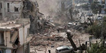 Жители Анапы запечатлели на видео момент страшного землетрясения