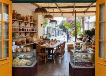 В центре Сочи за 7,9 млн рублей продают прибыльный гастрономический бутик