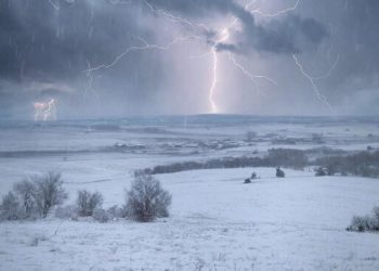 Непогода атакует Кубань: ливни, грозы и мокрый снег ожидаются в четверг