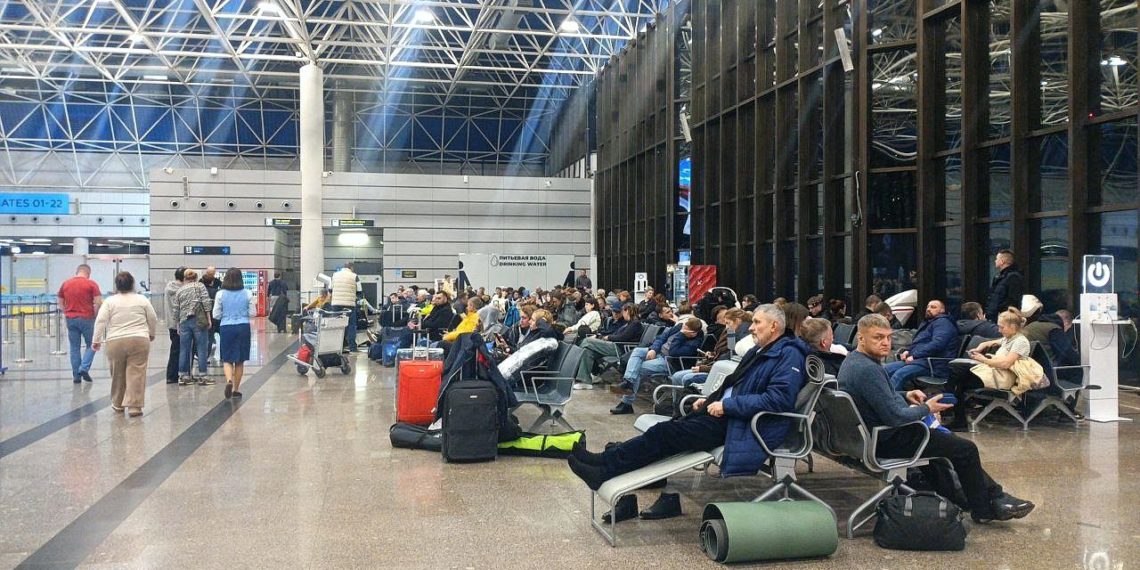 Аэропорт Сочи закрыт больше 8 часов, 4 рейса ушли на запасные аэродромы