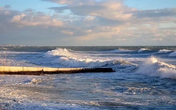 В Сочи ожидается трехбалльный шторм до утра 27 февраля