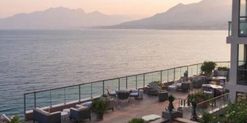 В Сочи за 700 млн продают 4-комнатную квартиру-пентхаус с видом на море