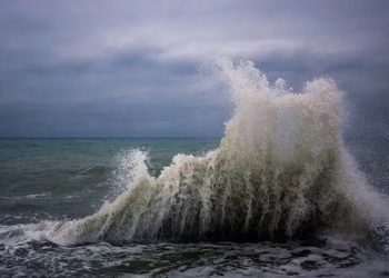 Четырехбалльное волнение моря и мощные осадки ожидаются в Сочи 8 и 9 февраля