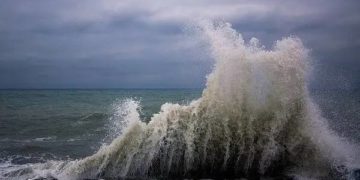 Четырехбалльное волнение моря и мощные осадки ожидаются в Сочи 8 и 9 февраля