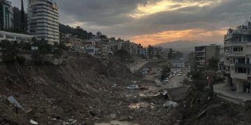 Третий оползень у ЖК «Министерские озёра» в Сочи оставил без света жилой дом