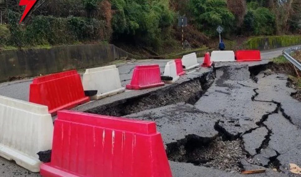 В Сочи произошло смещение дорожного полотна на улицах Семашко и Чайной