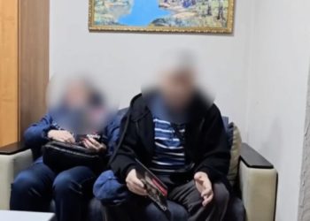 Бдительные банкиры и полиция спасли пожилую пару от разорения на 1,2 млн рублей в Сочи