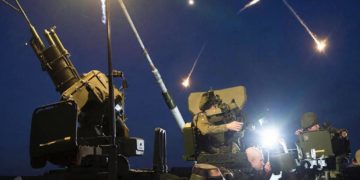 Самый мощный за вечер: соцмедиа назвали взрыв над Сочи одним из громких