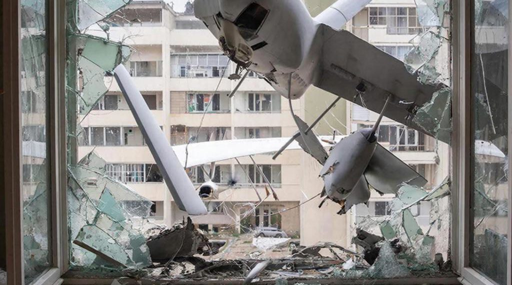 В Приморско-Ахтарском округе обломки БПЛА выбили окна в четырех МКД