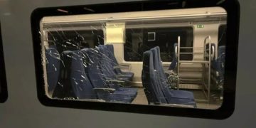 Родителям школьника в Сочи оплатят разбитые им стекла в двух электропоездах