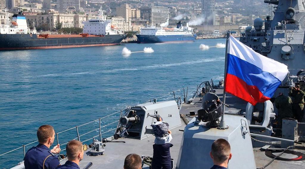 Военные проводят плановые стрельбы в морском порту Сочи