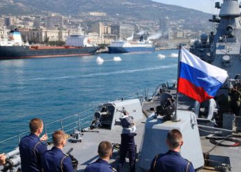 Военные проводят плановые стрельбы в морском порту Сочи