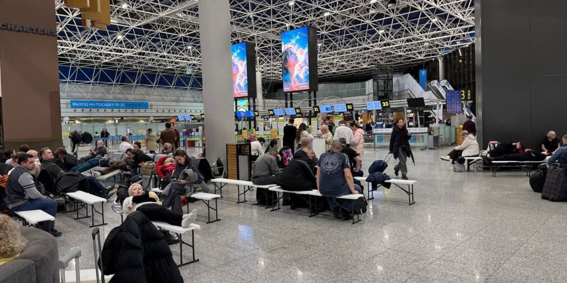 Туристам в Сочи рекомендовано оставаться в отелях: аэропорт не принимает рейсы