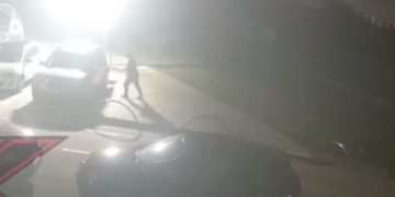 В Краснодаре мужчина нападал на припаркованные машины