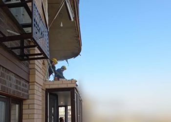 В Краснодаре продолжают обследование пострадавших от БПЛА домов