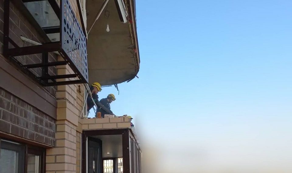 В Краснодаре продолжают обследование пострадавших от БПЛА домов