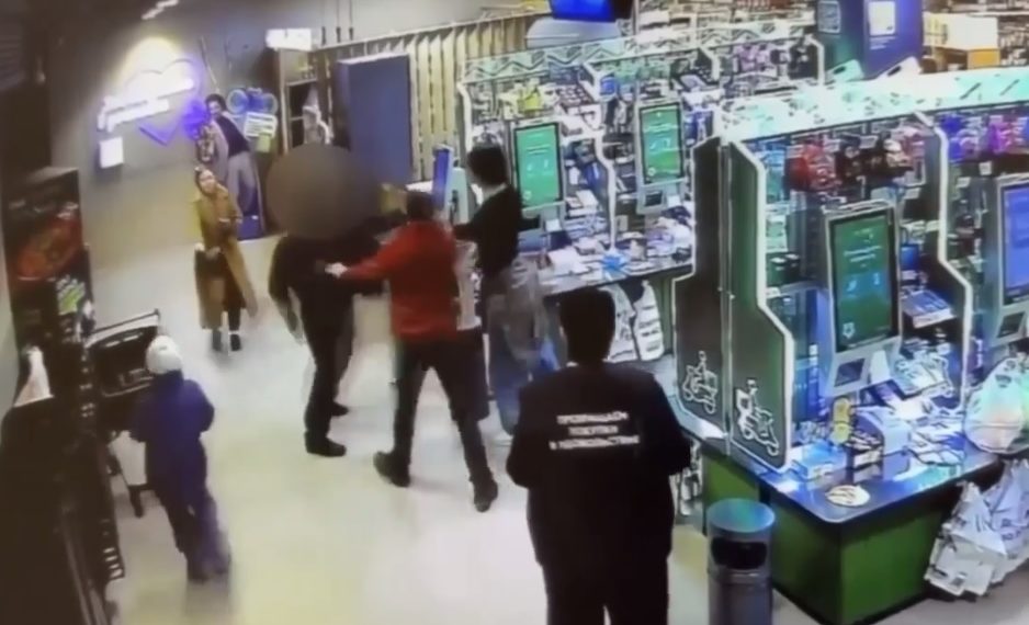 Сочинец устроил драку в магазине и угрожал ножом продавцам