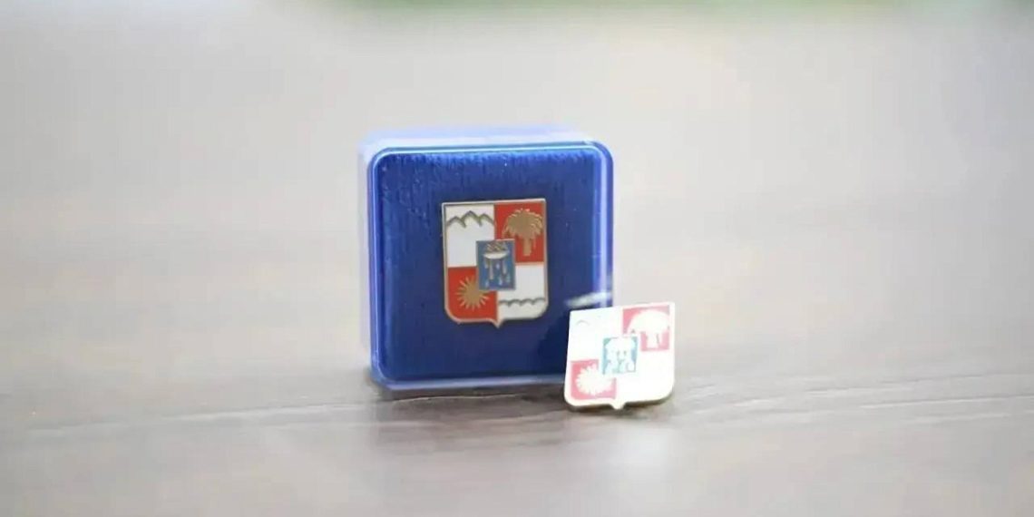 Муниципальные служащие Сочи будут носить значки с гербом 1967 года