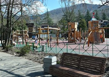 В Сочи благоустроили сквер в Хостинском районе