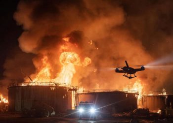 После Тихорецка нефтебаза из-за атаки БПЛА вспыхнула в промзоне Лабинска