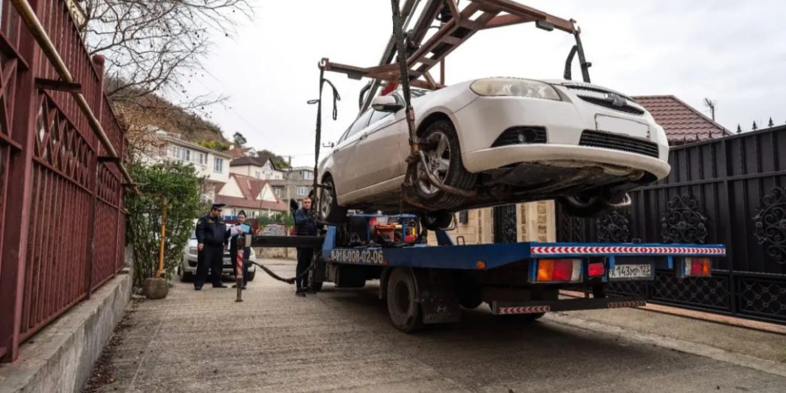 Автомобиль в счет долга: «ТНС энерго Кубань» и судебные приставы провели совместный рейд по должникам