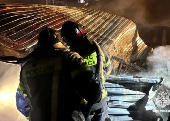 Два жилых дома барачного типа полностью сгорели в Сочи