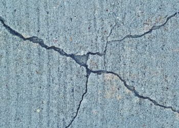 Земля в Сочи не успокоится еще две недели, предупредил эксперт