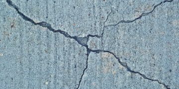 Земля в Сочи не успокоится еще две недели, предупредил эксперт