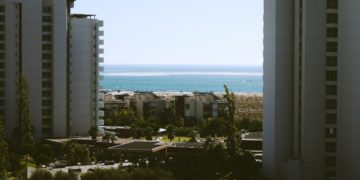 Скидки не спасают: новостройки Сочи превращаются в общежития и неликвид