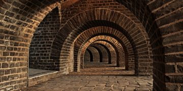 В Сочи подвалы превращают в цивилизованные укрытия с автодверями и водой