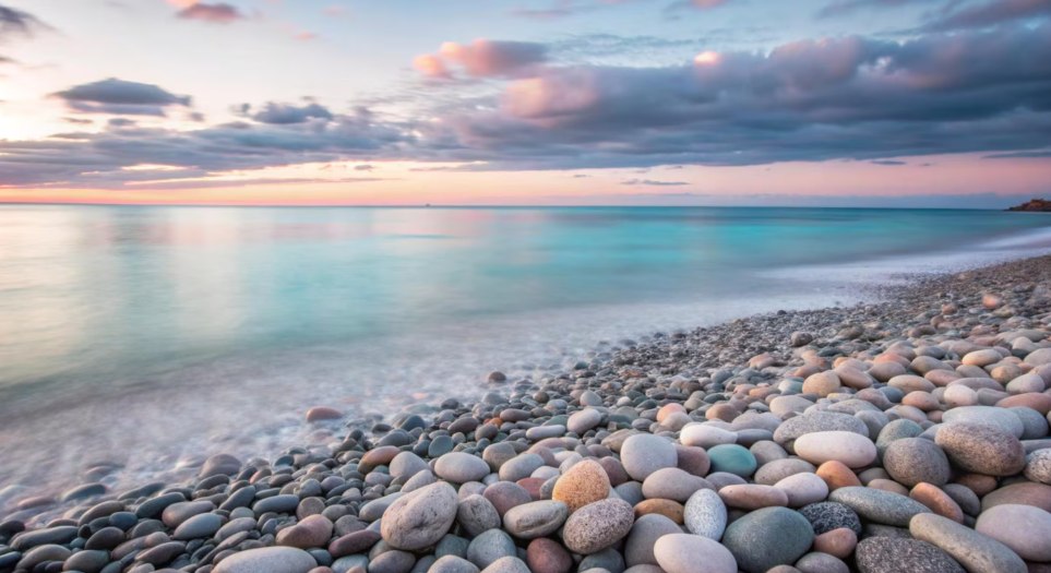 Сочи и Геленджик стали лидерами летнего туристического сезона 2026