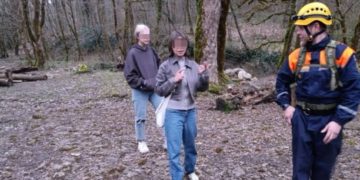 Спасатели вывели из леса заблудившихся девушек в Сочи