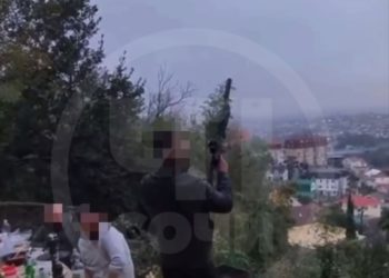 В Сочи сняли на видео стрельбу из автомата