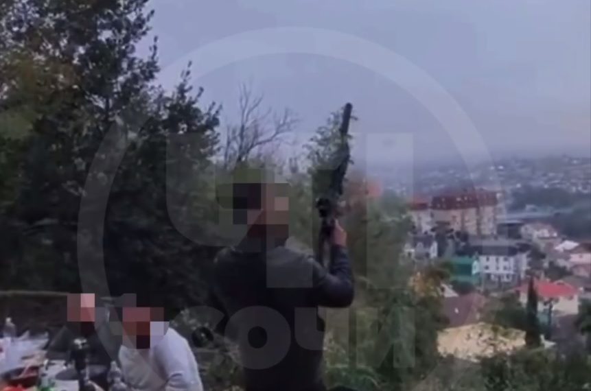 В Сочи сняли на видео стрельбу из автомата