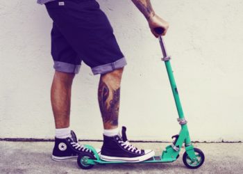 В Сочи вандалы выбросили в реку 10 электросамокатов