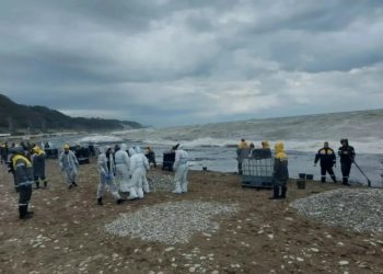 В Туапсе собрали 12 656 кубометров загрязненного грунта и водомазутной смеси