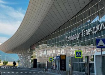 В Геленджике почти за 1,2 млрд рублей реконструируют аэропорт