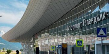 В Геленджике почти за 1,2 млрд рублей реконструируют аэропорт
